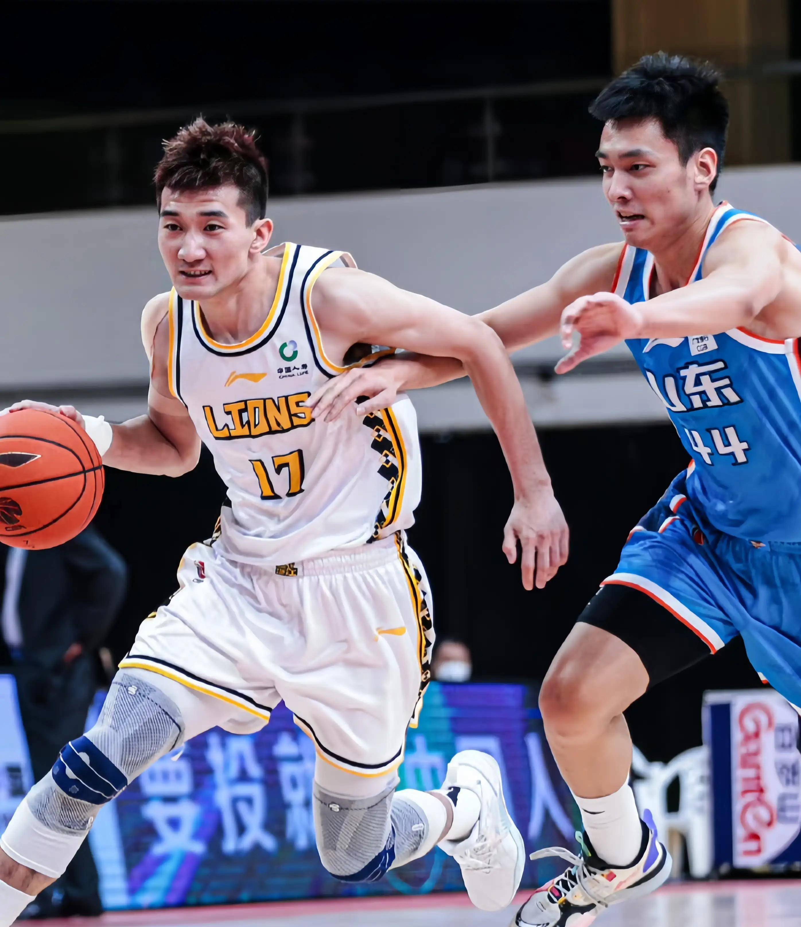 竞争激烈的 竞争激烈的