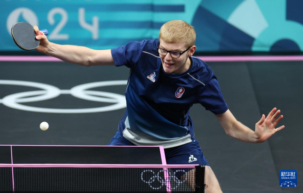 而被迫失业 而被迫失业