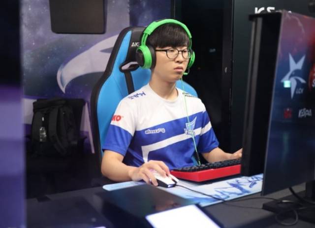 打击肋部 打击肋部